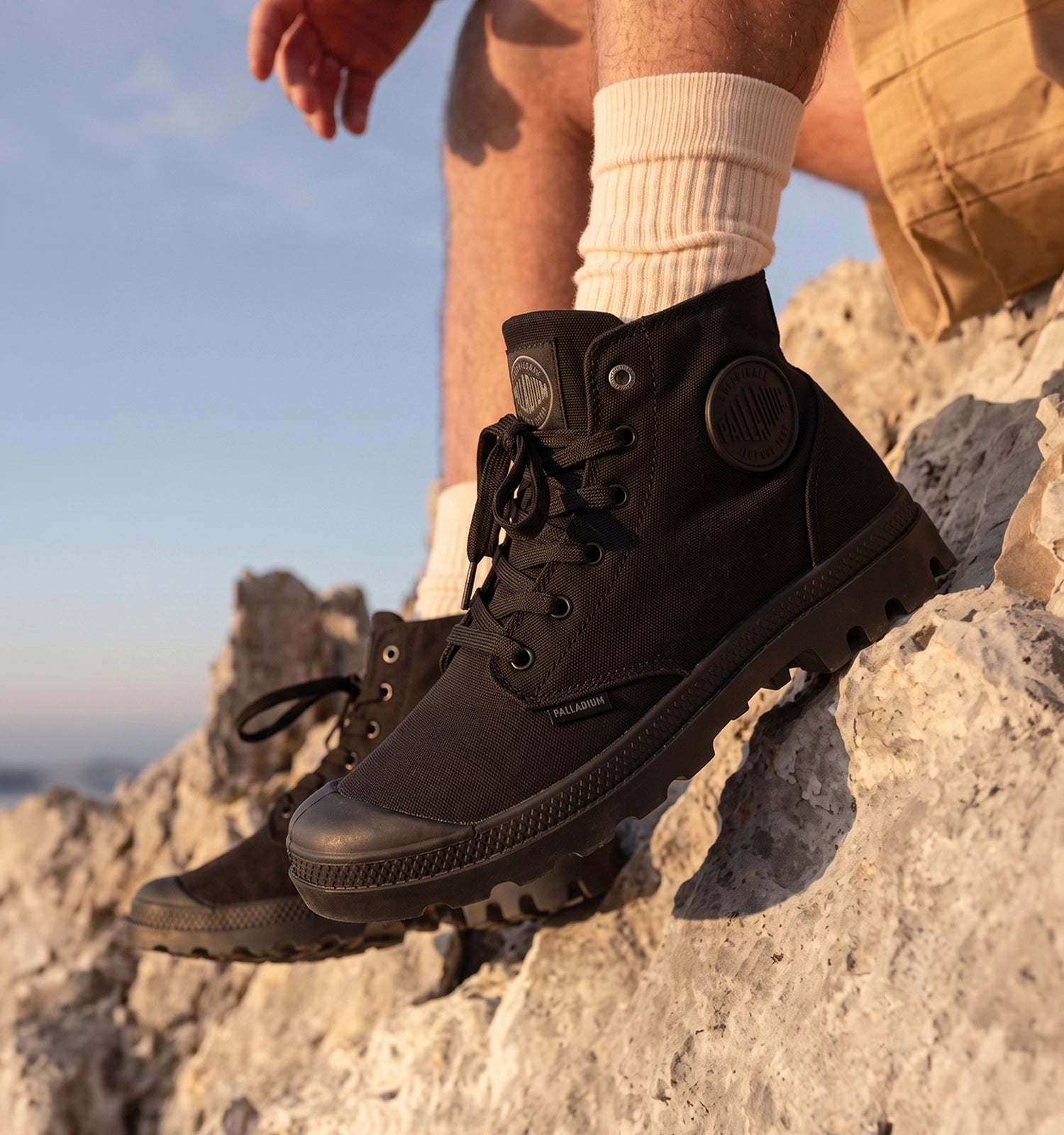 Pampa Mono Chrome Black