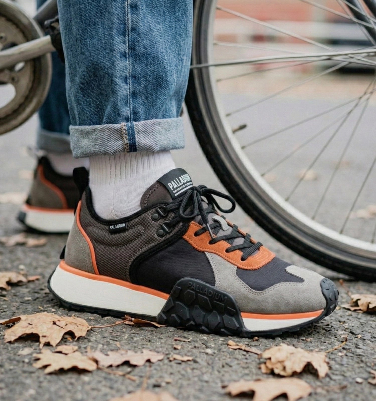Troop Runner Sneakers Black Firecracker